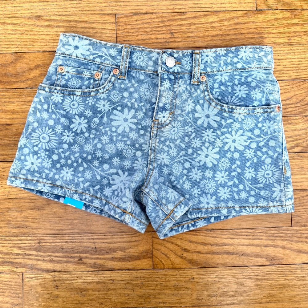 Levi’s Girlfriend Shorts